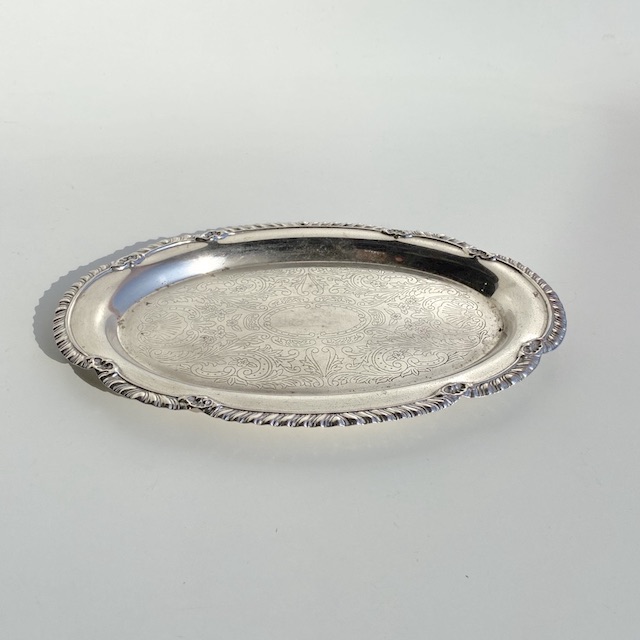 TRAY, Small Silver Oval w Decorative Scalped Edge